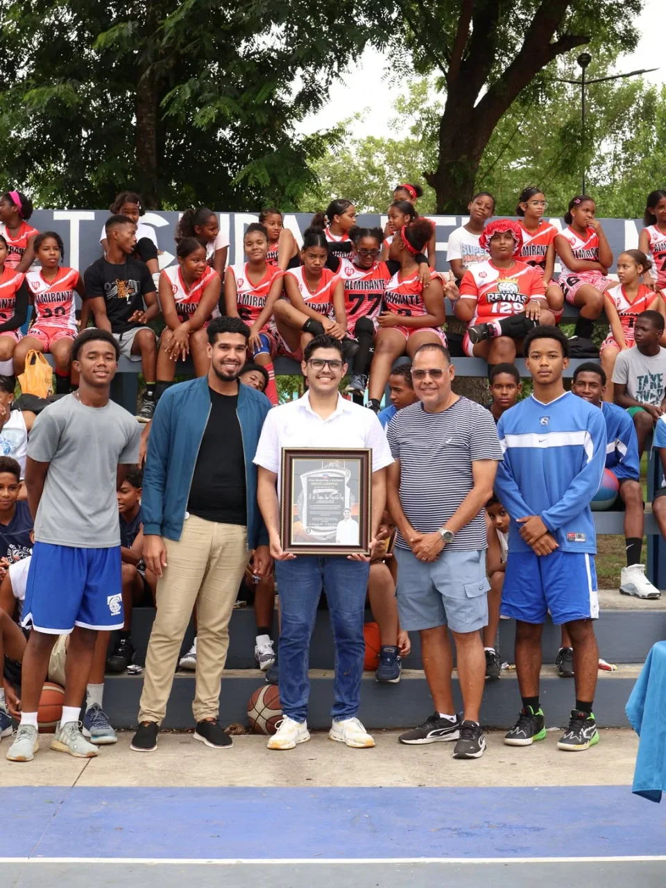 Fundación JCF lleva "Elige la Cancha, No la Calle" a El Almirante
