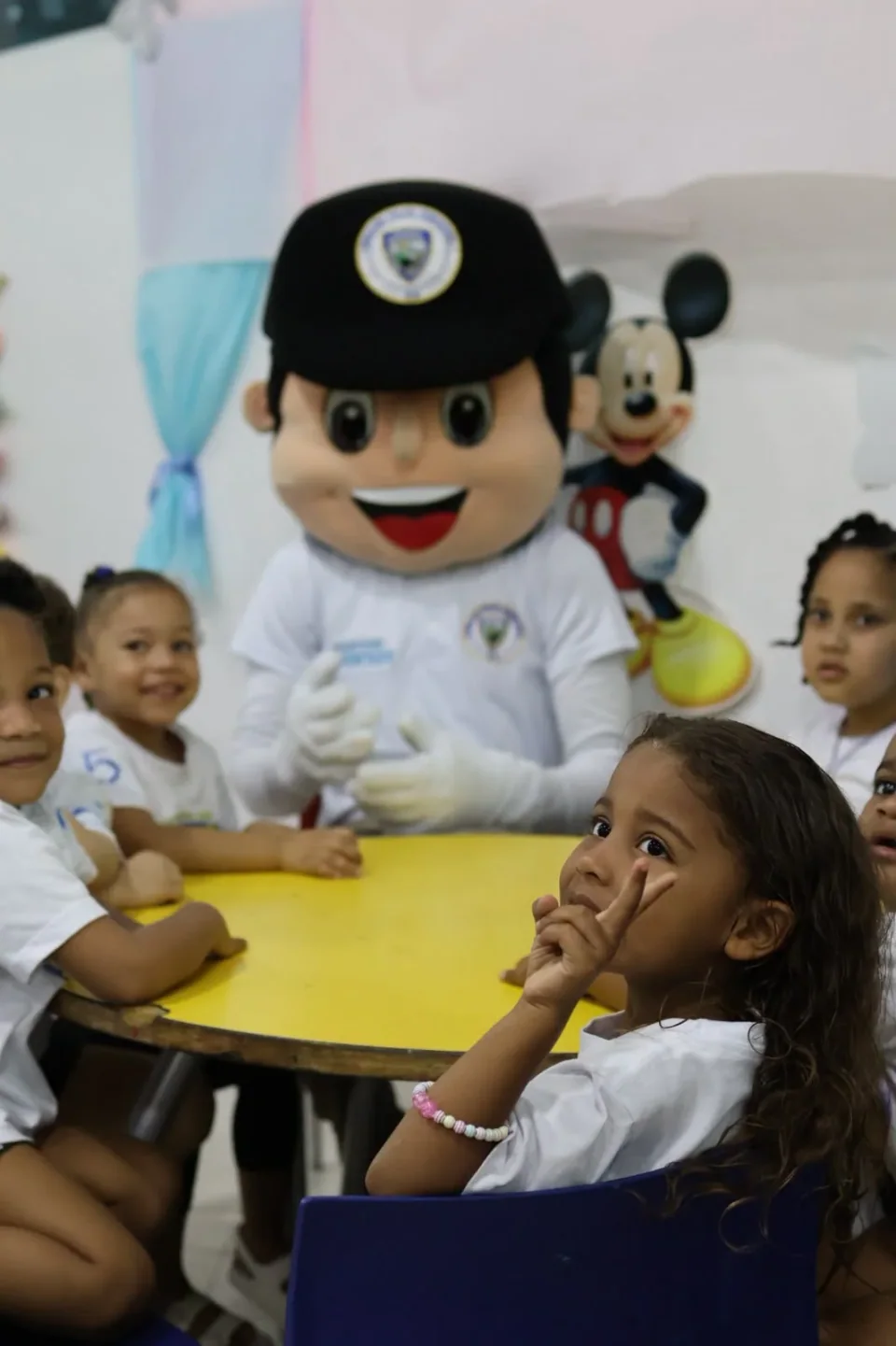 Fundación JCF acompaña a la Policía Nacional Comunitaria en el Campamento Mauricio Báez, fotografía 5 de 6