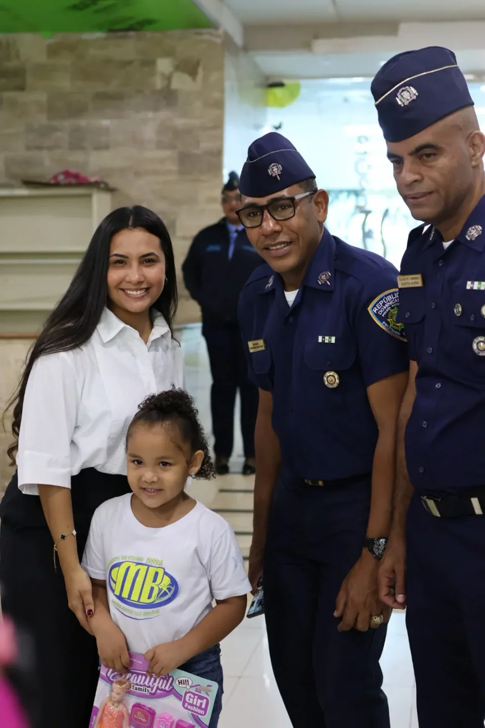 Fundación JCF acompaña a la Policía Nacional Comunitaria en el Campamento Mauricio Báez, fotografía 3 de 6