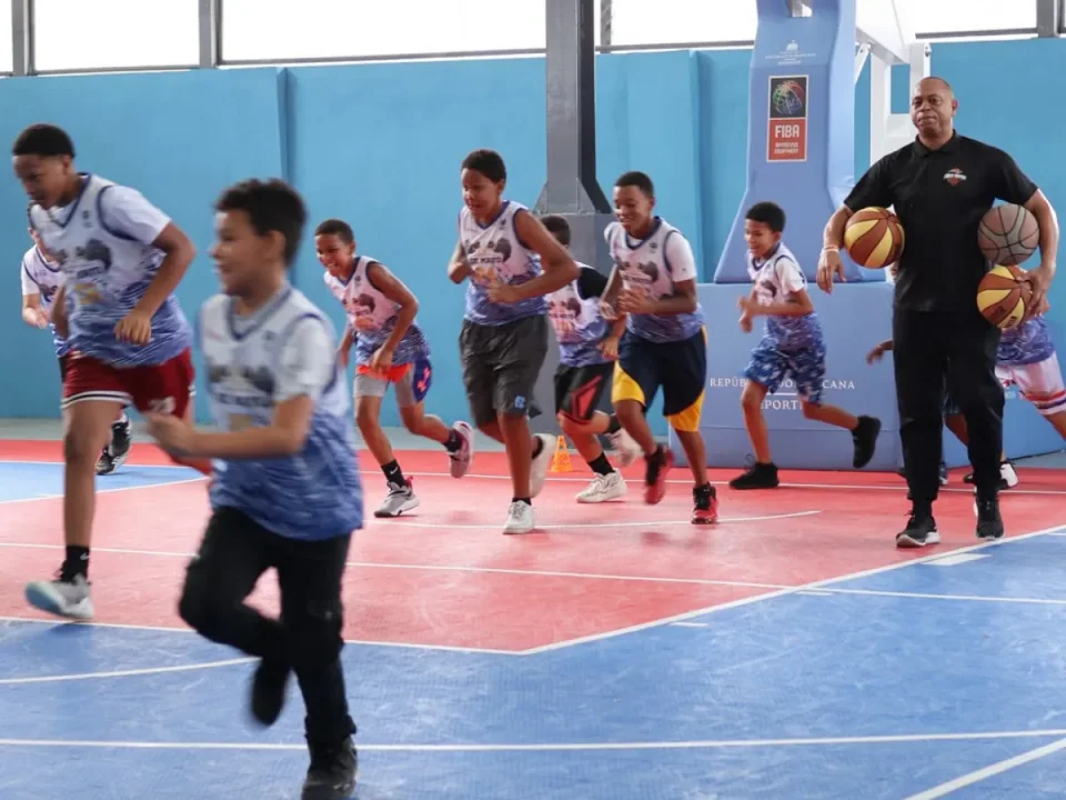 Fundación JCF lleva "Elige la Cancha, No la Calle" al sector 30 de Mayo, fotografía 2 de 2