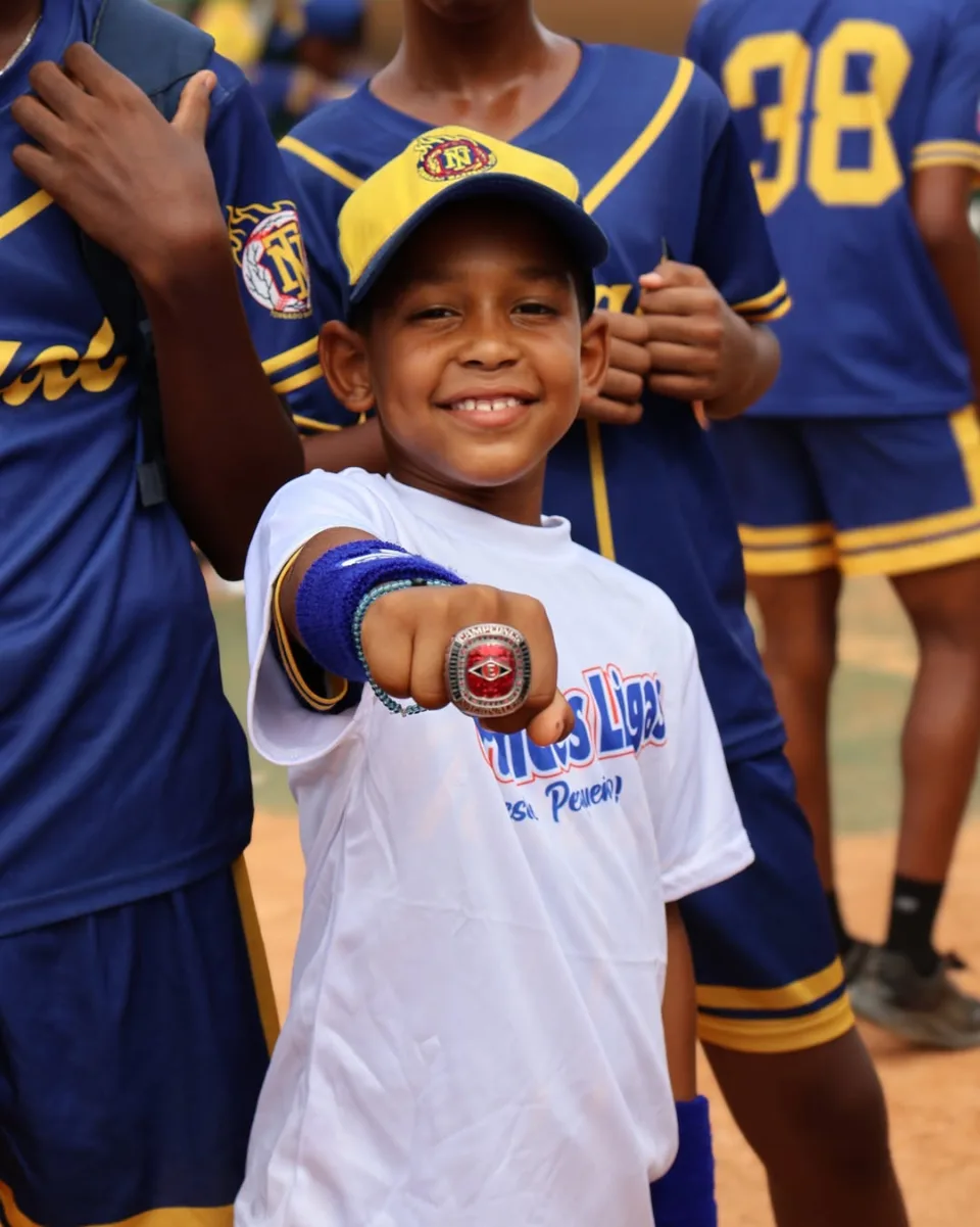 Fundación JCF acerca a Ricardo Céspedes y Samaret Caraballo a 45 niños y jóvenes beisbolistas, fotografía 2 de 7