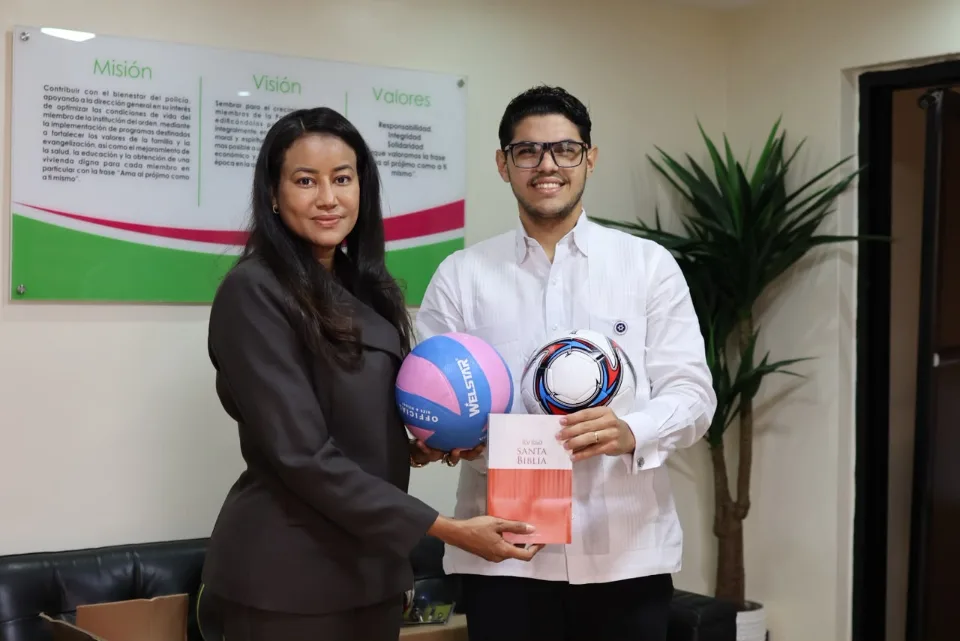 Fundación JCF entrega Biblias y utilería deportiva a ASEOPNA